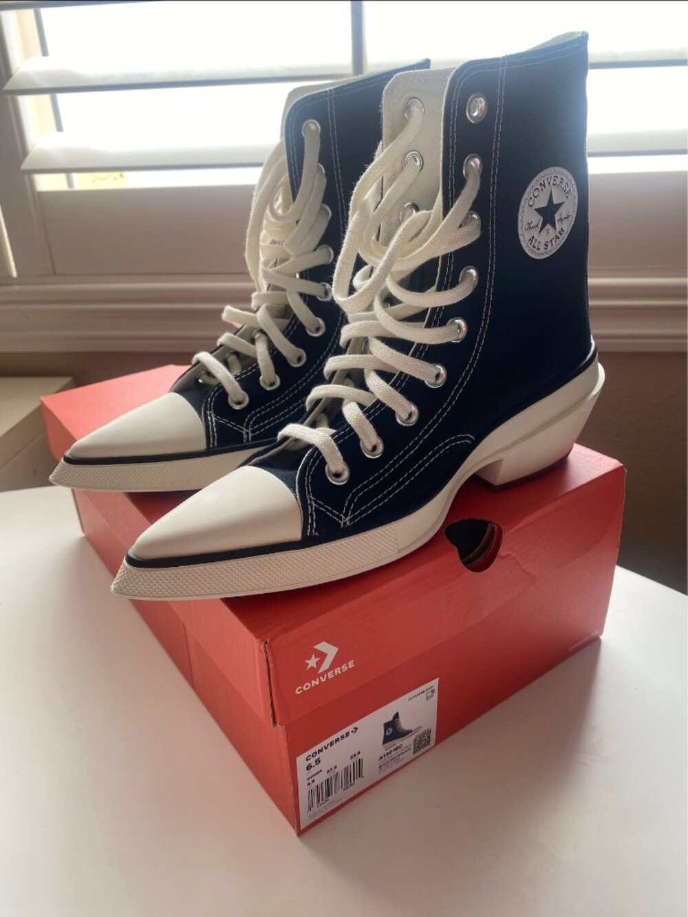 NWT Chuck 70 De Luxe Pointed